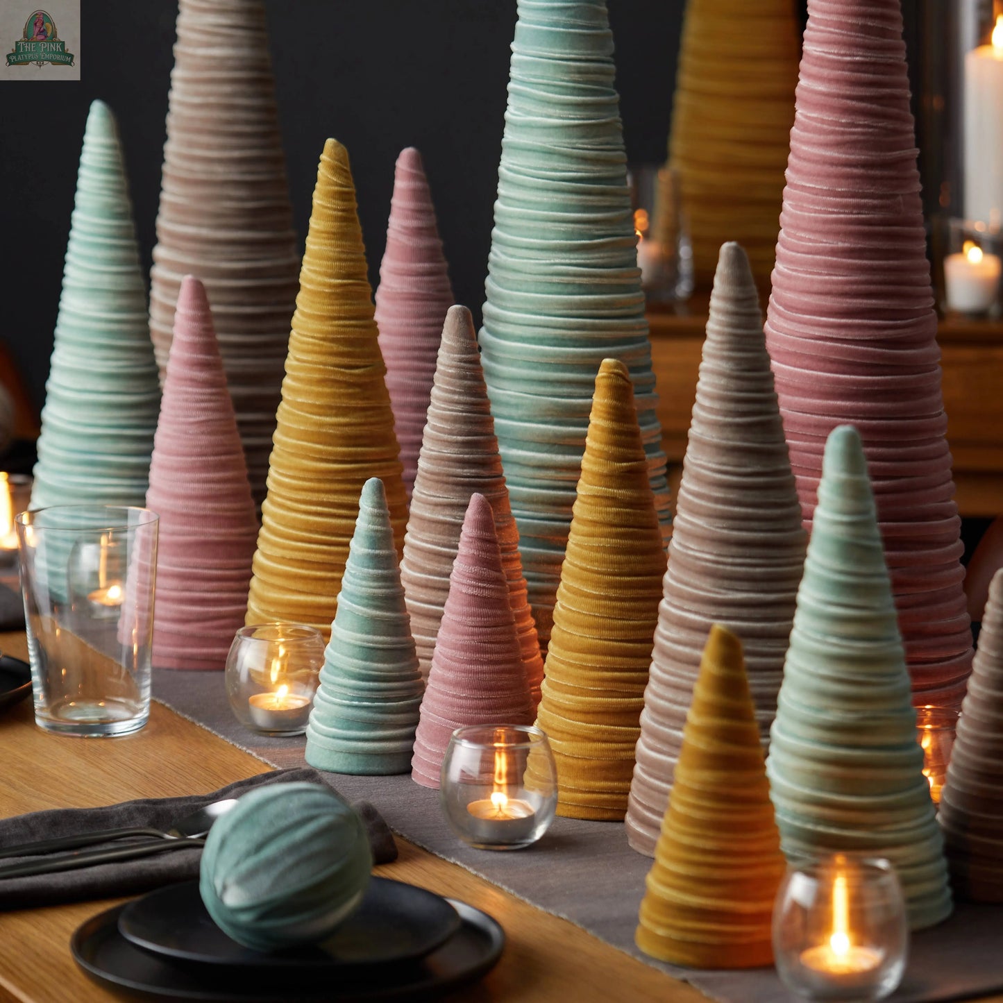 Cones Velvet Set of 4, Best 25 Colors, Spring tabletop: Red Your Heart's Content
