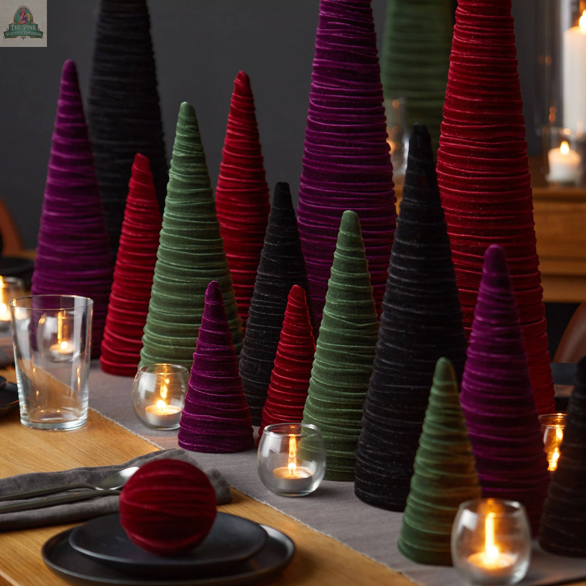 Cones Velvet Set of 4, Best 25 Colors, Spring tabletop: Red Your Heart's Content