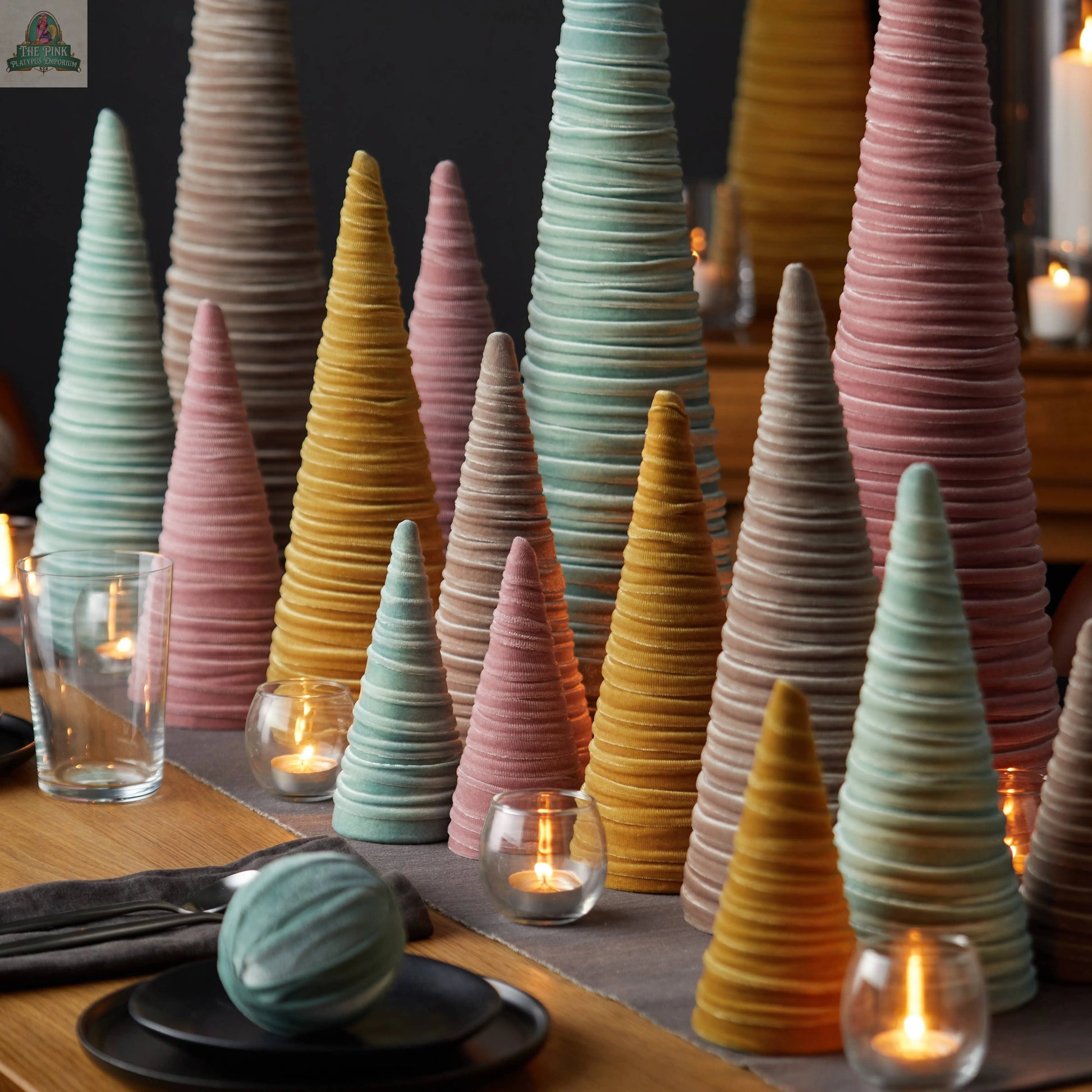 Cones Velvet Set of 4, Best 25 Colors, Spring tabletop: Red Your Heart's Content