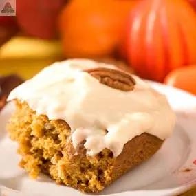 Pumpkin Crumb Cake Atomizer Oils capture the aroma of moist pumpkin cake with creamy frosting and pecan, evoking the scent of fresh-baked dessert and warm autumn spices.