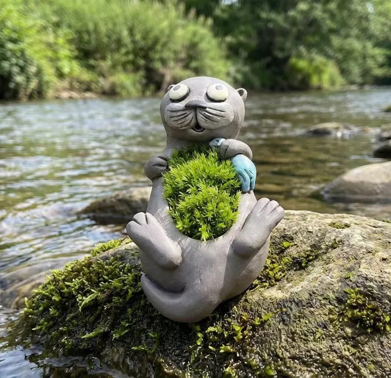 Oki Otter Blobhouse Planter